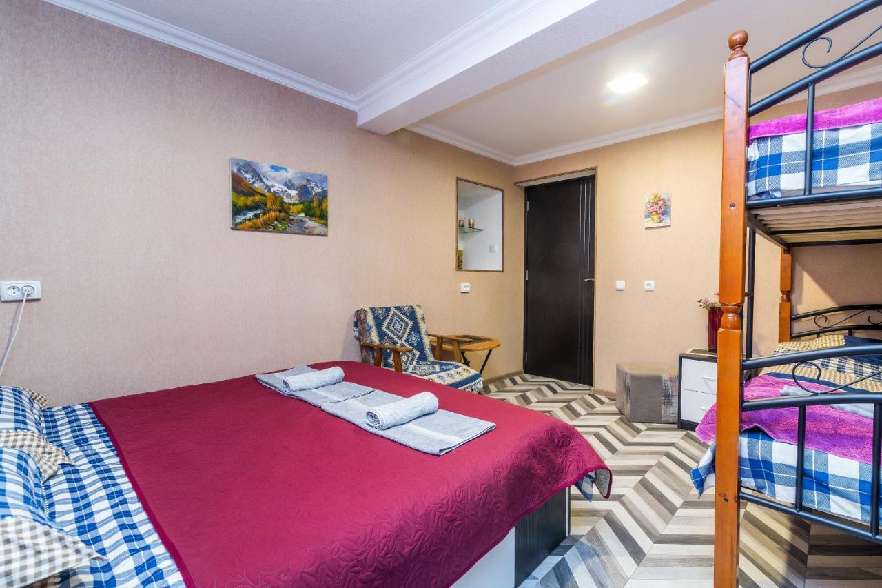 Guest House Poligloti Telavi Exterior photo